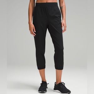 NWOT lululemon adapted state cropped jogger🤍